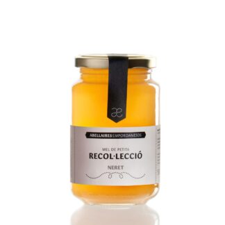 Mel de neret d’estiu, clara i delicada, amb gust dolç i floral. Procedent de l’Alt Pirineu (2000 m)