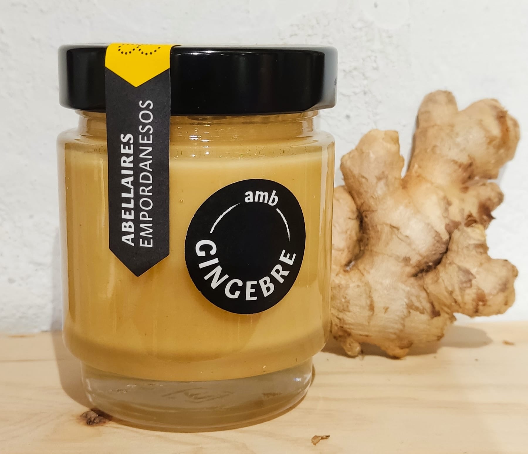 Mel crua cremosa de mil flors de l'Empordà amb gingebre · Abellaires Empordanesos
